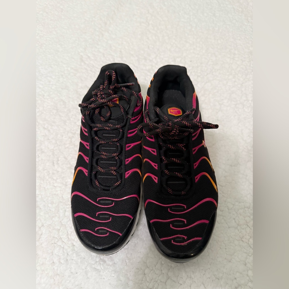Nike Women9s Black Sneakers with Pink and Orange Accents